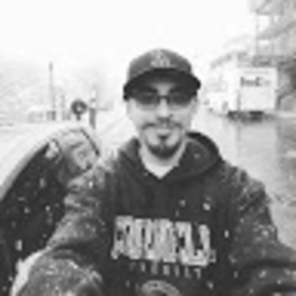 Meet your Posher, Dennys - Picture 1 of 9